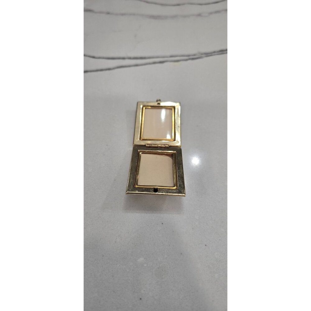 Vintage Gold Double Photo Locket Hinged Pendant With Marbled Enamel Interior - Picture 11 of 11